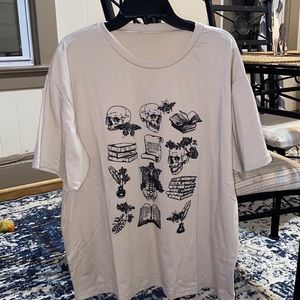 Brand new, never worn. Graphic tee from shein, size large.